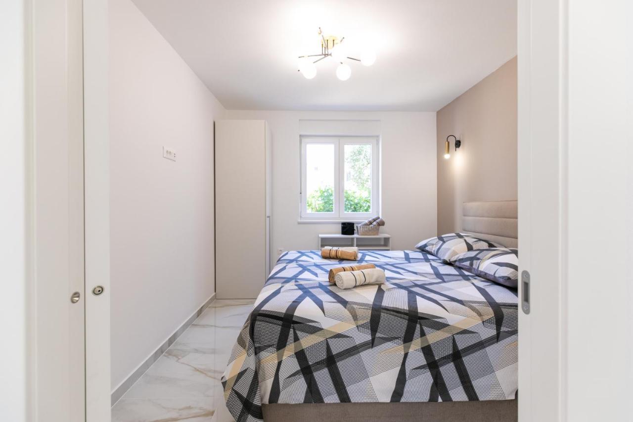 Apartman Suzi Pula Exterior foto